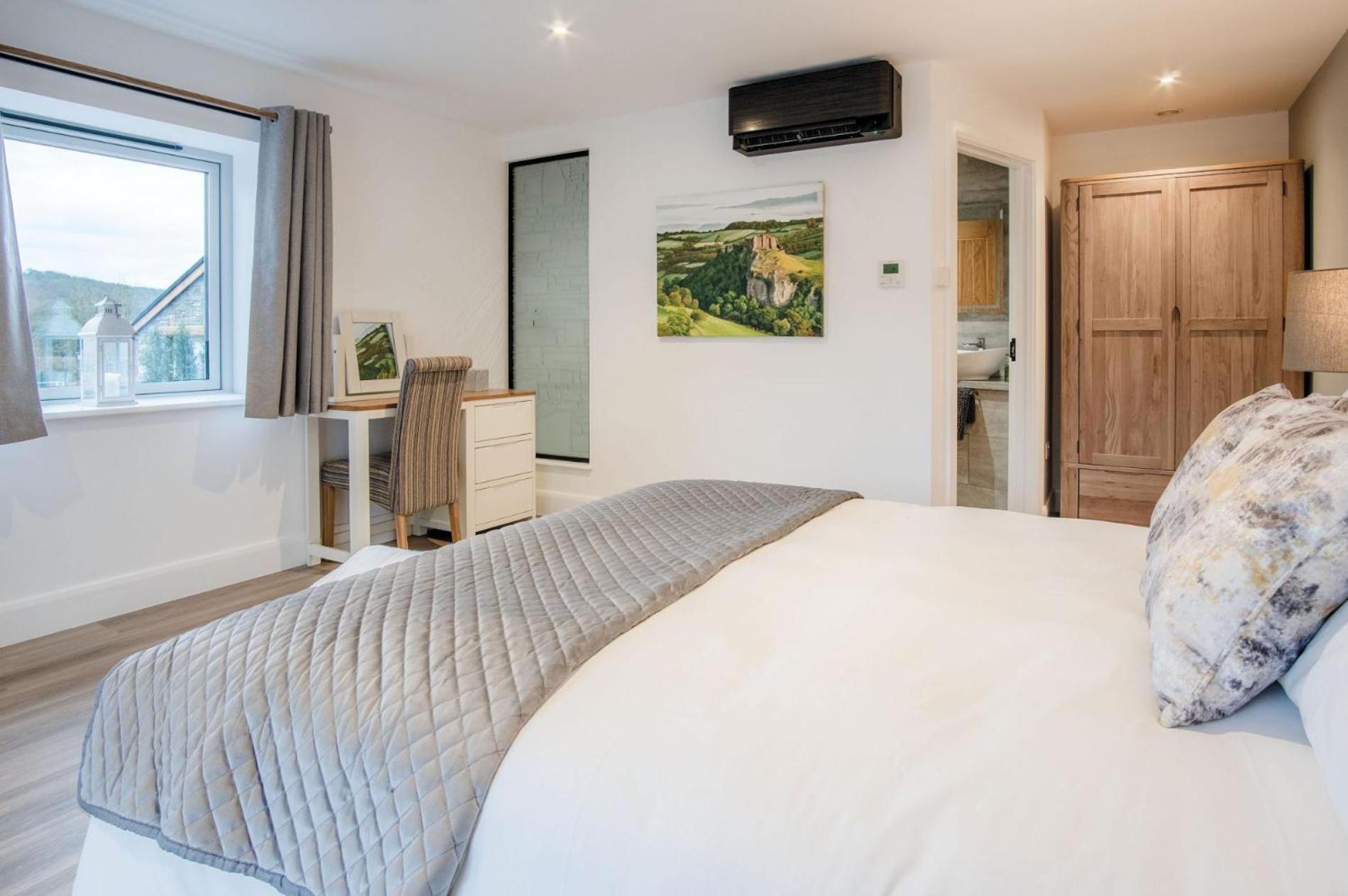 Suite 2 - Sleeping Giant Hotel - Pen Y Cae Inn Брекон Экстерьер фото