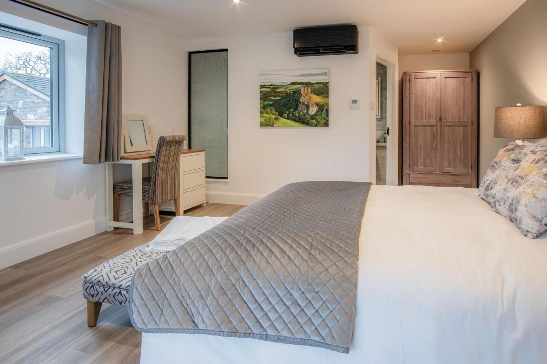 Suite 2 - Sleeping Giant Hotel - Pen Y Cae Inn Брекон Экстерьер фото